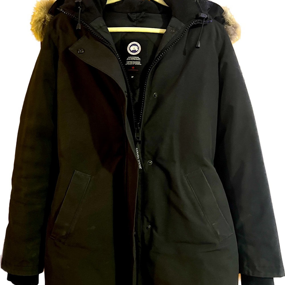Canada Goose Authentic Ladies Victoria Parka Style 3037L in a size small